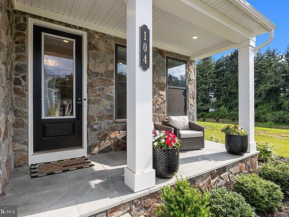 3rd image of 104 Cornell Rd