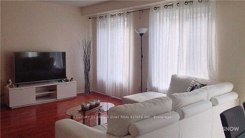 Richmond Hill Townhouse for rent - 4 Bedrooms — photo 3