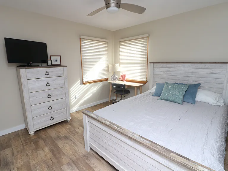 411 N Vendome Ave — Photo 23