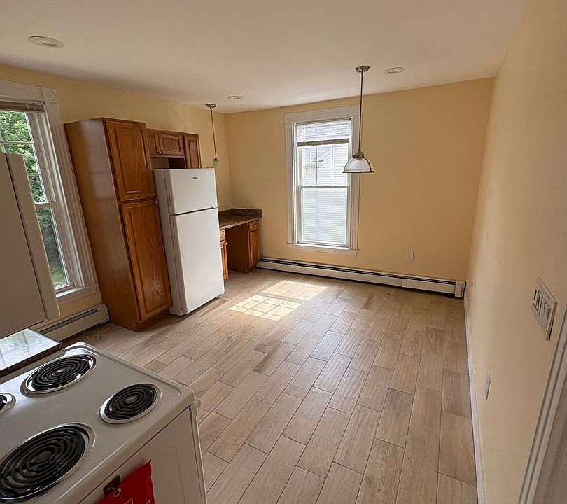 1st image of 63 Oak St #2B