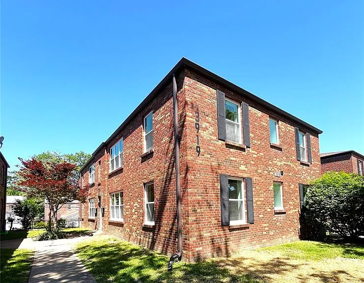 3911 Jamieson Ave — Photo 1