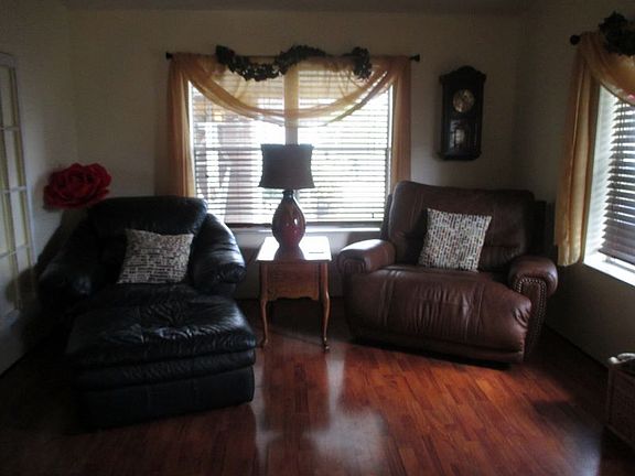 5th image of 922 Royal View Cir