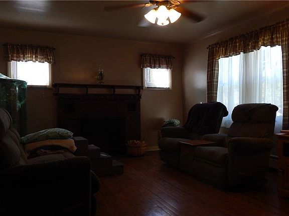 4th image of 76 E Park Dr