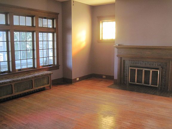 3rd image of 1221 N Marquette St