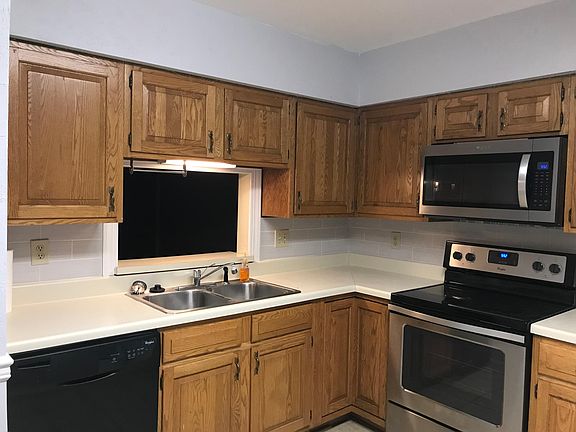 2nd image of 39 Priorslee Ln
