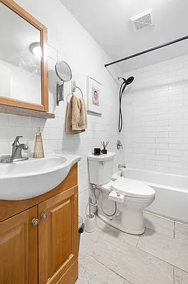 Rented by SERHANT. | media 8