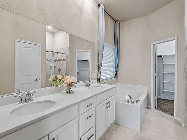 2104 Lake Cliff Dr — Photo 17