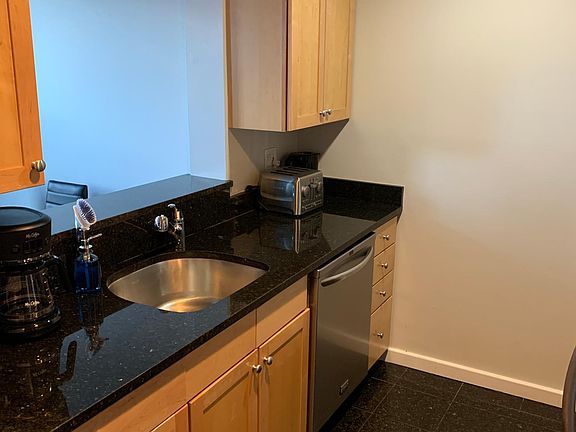 4th image of 1664 Washington St #502