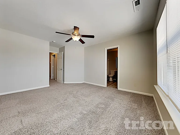 1420 Pencross Ln — Photo 7