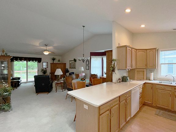 4th image of 750 Bayberry Ln