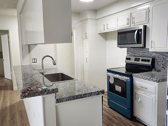 3rd image of 12776 Caswell Ave