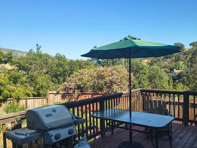 751 Riverside Dr — Photo 3