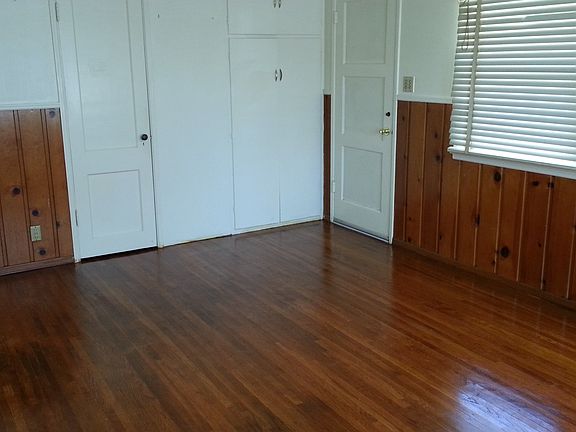 4th image of 10321 Olive St
