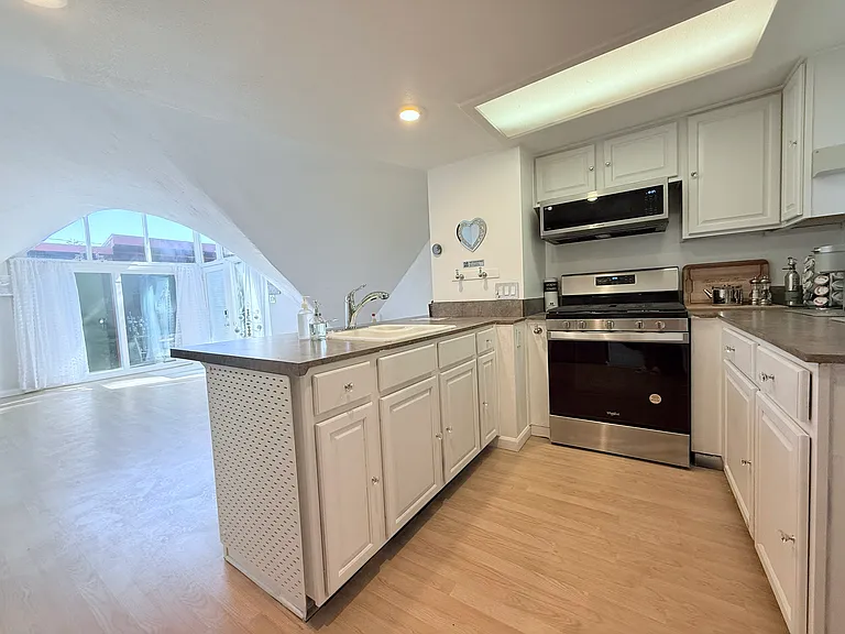 2140 Hollymont Dr — Photo 18