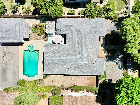 4th image of 16029 Chatsworth St