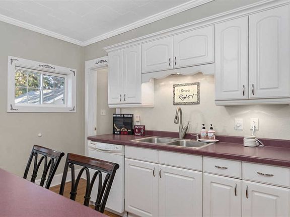 4th image of 815 E Parkway Ave