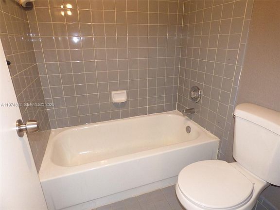 4th image of 20140 NE 3rd Ct APT 1