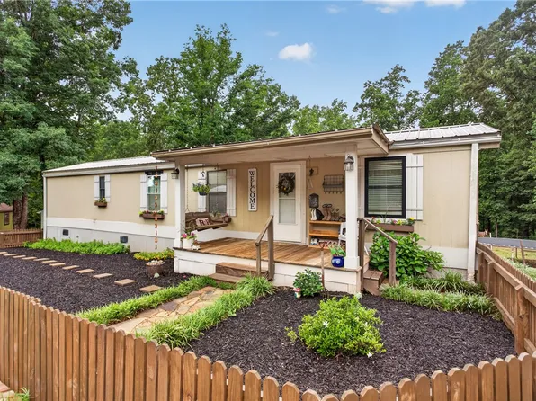 1757 Old Dobbins Bridge Rd, Townville, SC 29689