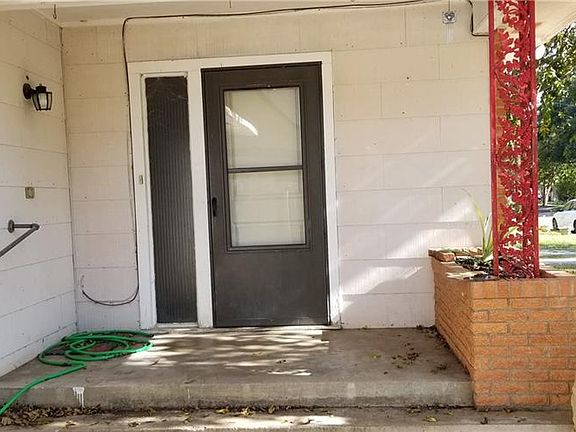 3rd image of 205 S Avenue G