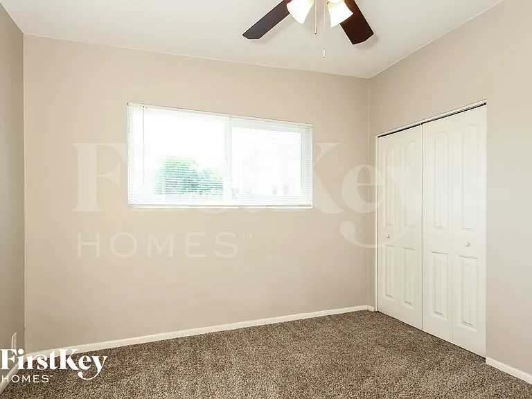8830 N 37th Ave — Photo 12