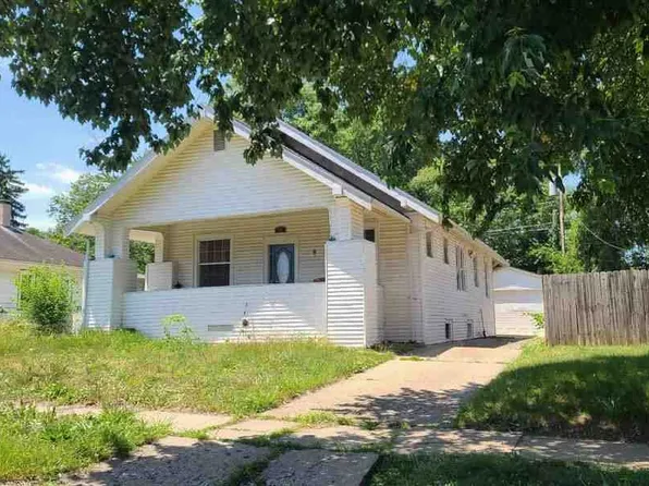 909 N 4th St, Pekin, IL 61554