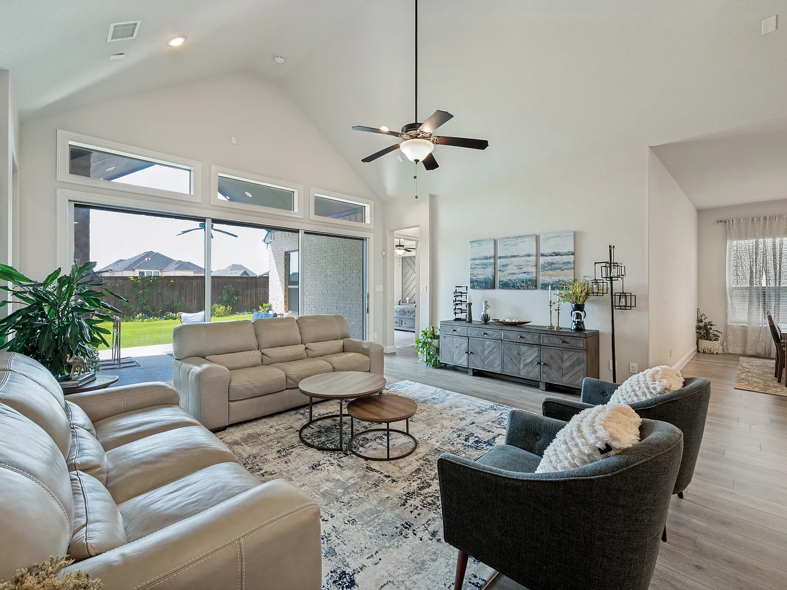 5 bed, 3470 sqft, $4,000 — Photo 3