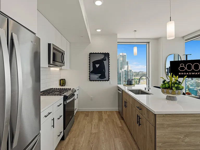 800 Broadway — Photo 10
