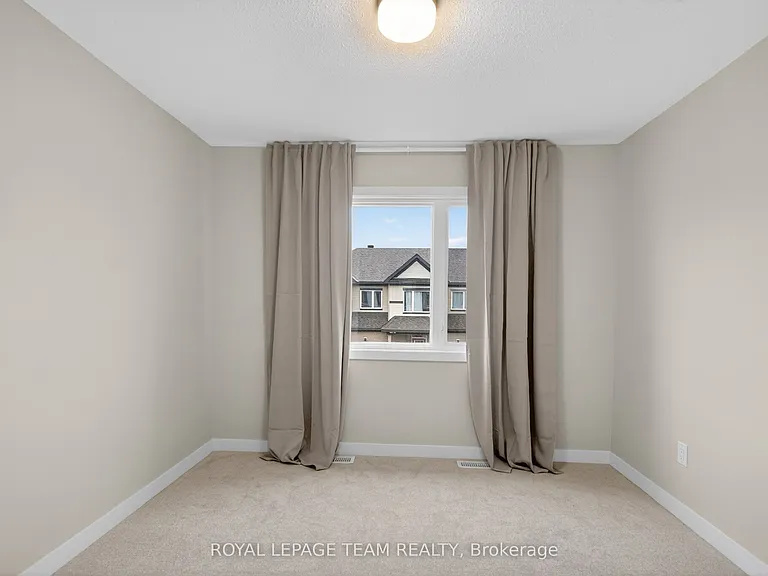 297 Les Emmerson Dr — Photo 27