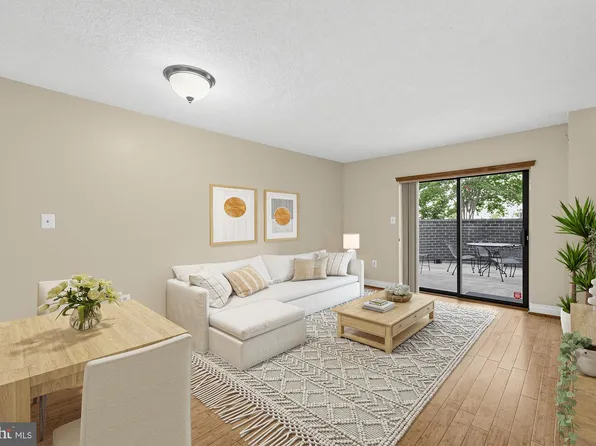 2111 Wisconsin Ave NW APT 104, Washington, DC 20007