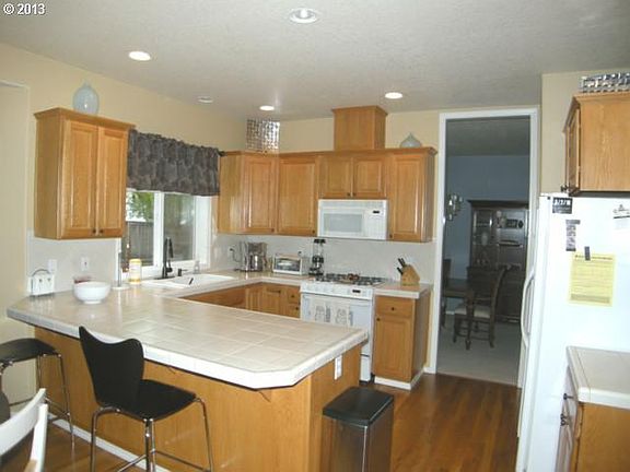 3rd image of 2724 NE Charlois Dr