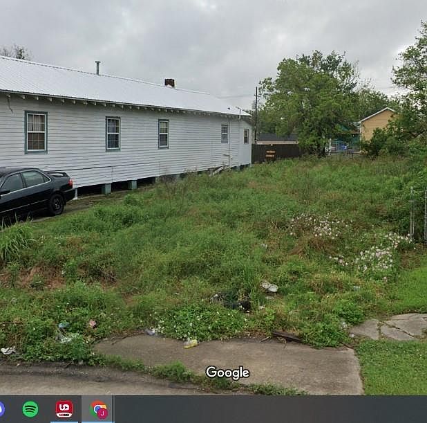 2nd image of 2117 Louisa St