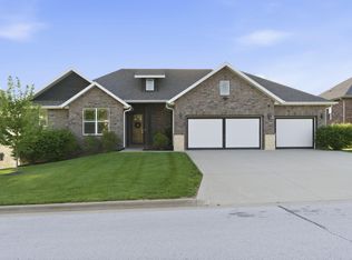 727 S Hickory Dr, Springfield, MO 65809