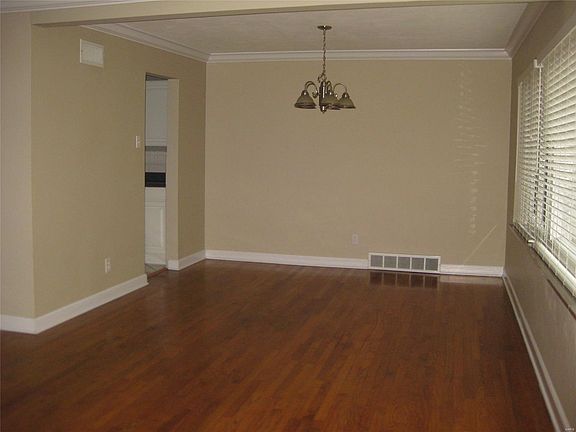 3rd image of 7131 Amherst Ave