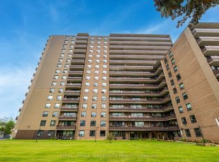 180 Markham Rd #816, Toronto, ON M1M2Z9