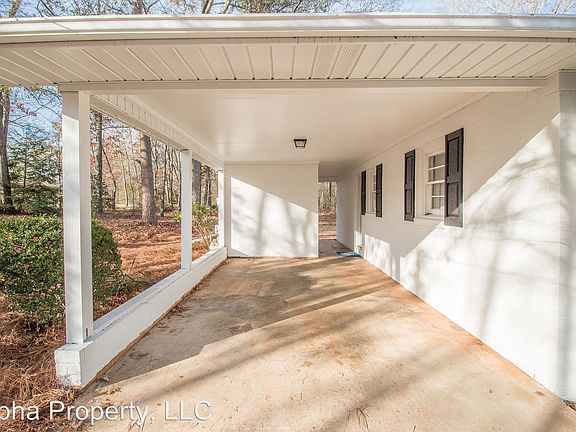 5th image of 101 Linda Ln