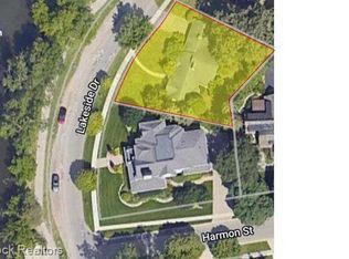 568 Lakeside Dr, Birmingham, MI 48009