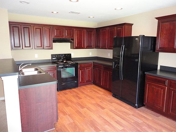5th image of 619 Sotogrande St