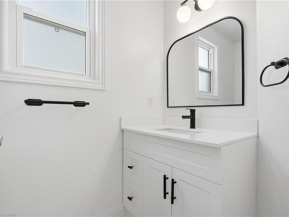 5th image of 50 Dahlia St