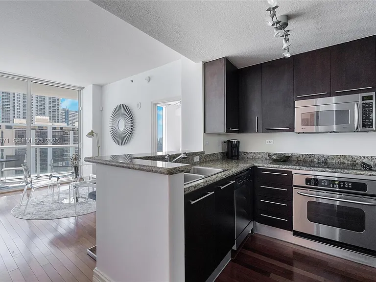 6515 Collins Ave #1405 — Photo 14