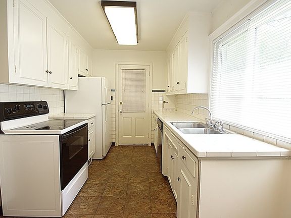 5th image of 3354 Chelsea Dr