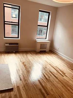 Rented by Metropolis Real Estate of Manhattan | media 27