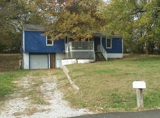 405 S Bellemere Rd, Blue Springs, MO 64015