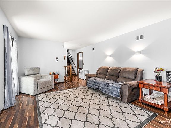 5th image of 112 Hickory St