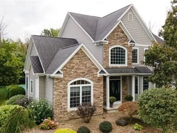 8011 John Gray Dr, Cicero, NY 13039