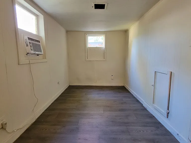 2424 Elliott St — Photo 4