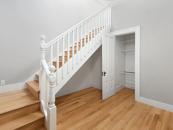 3rd image of 239 Fillmore St #B