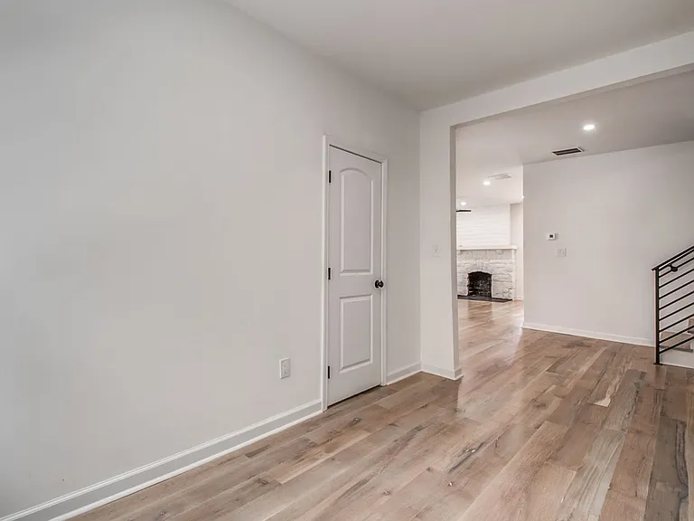 1781 Forrest Ave — Photo 12