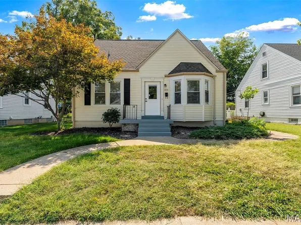 1165 Jackson St, Saint Charles, MO 63301