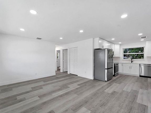 5th image of 307 NW 6th St #307