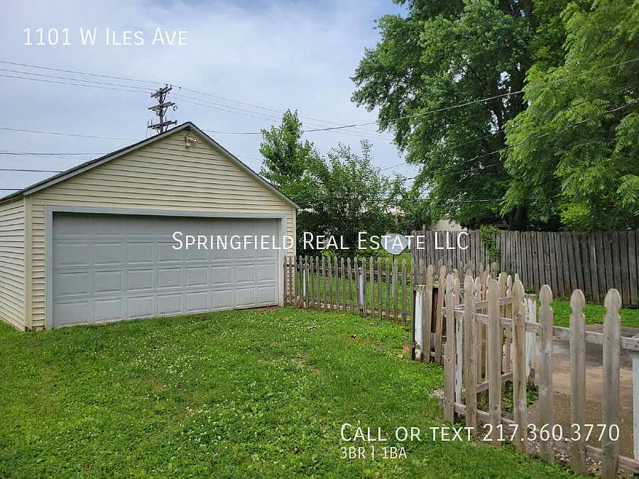 Two Stories to Tell Spacious 3 Bedroom Home — Photo 3